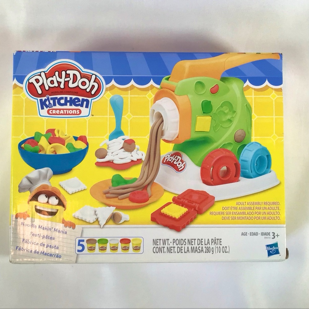 New in Box Play-Doh Kitchen Creations Noodle Makin’ Mania Pasta